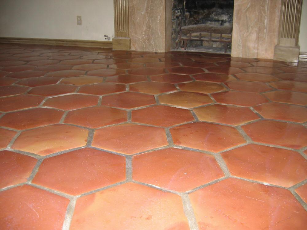 Ref 408 ladrilho hexagonal pormenor de pavimento tratado com verniz acrilico